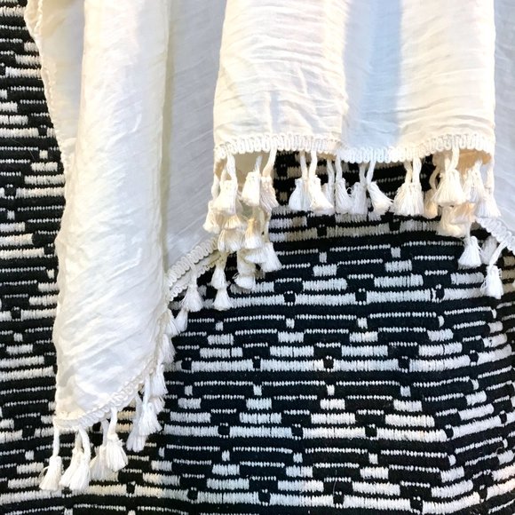 ivory light weight poncho - Picture 2 of 9